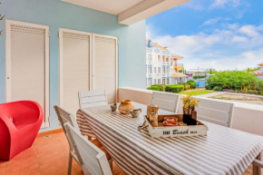 Golden 1 BDR Flat W/ Balcony & Pool by LovelyStay